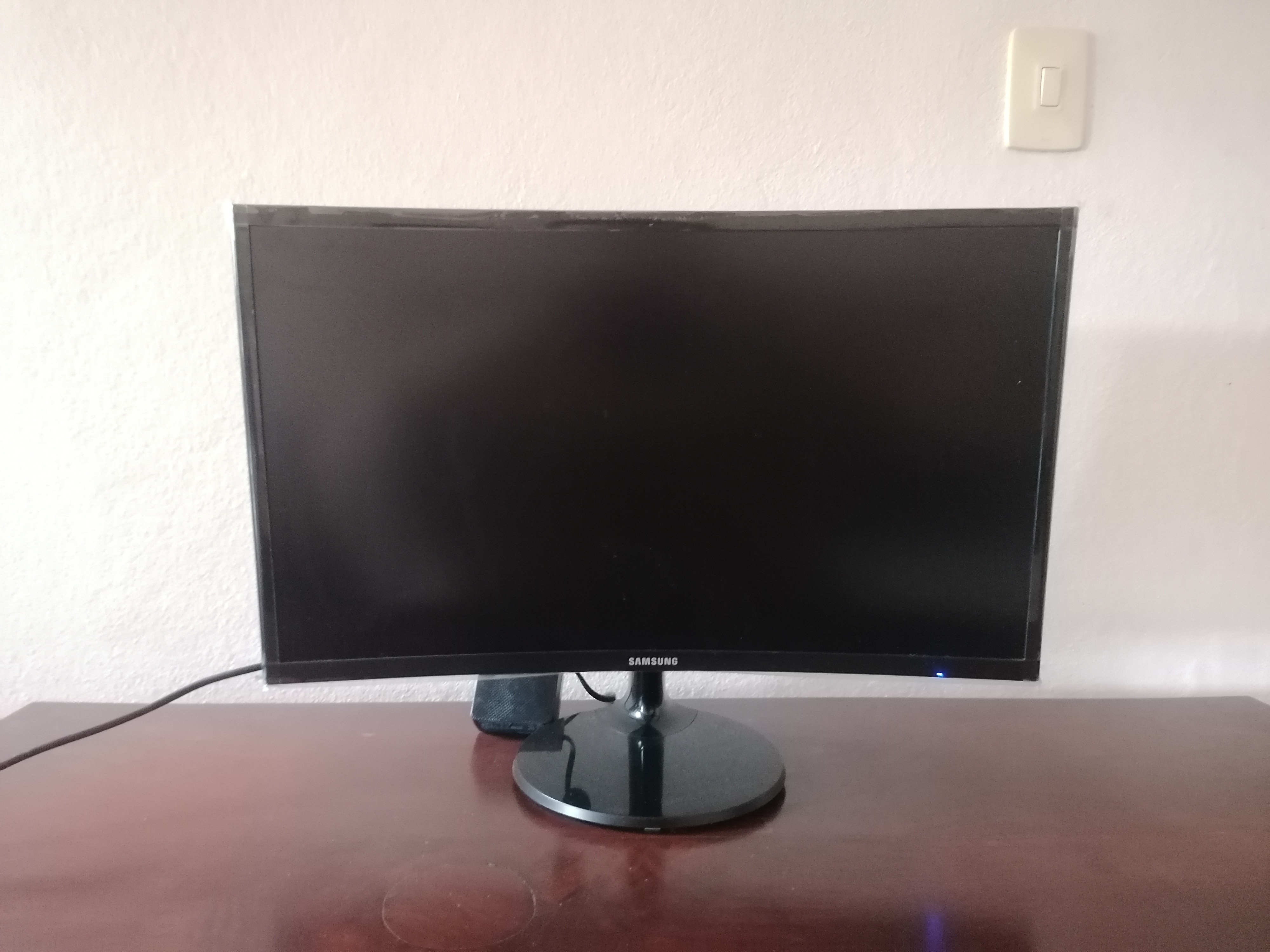 computadoras y laptops - Monitor Samsung de 24" Curvo, LED 1