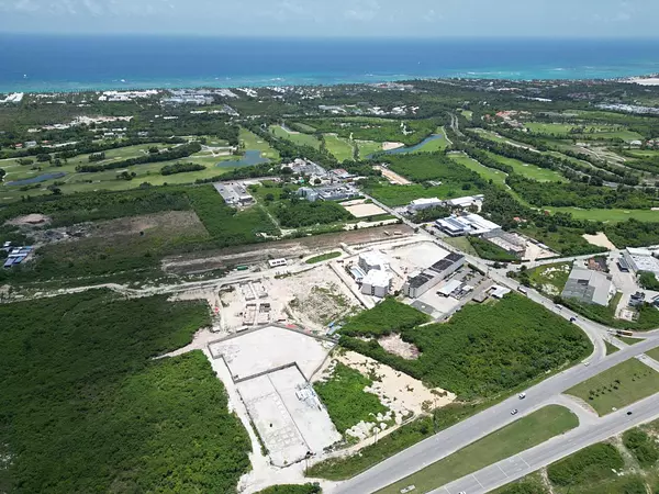 solares y terrenos - Solar de 20,000 metros en Prados de Punta Cana 6