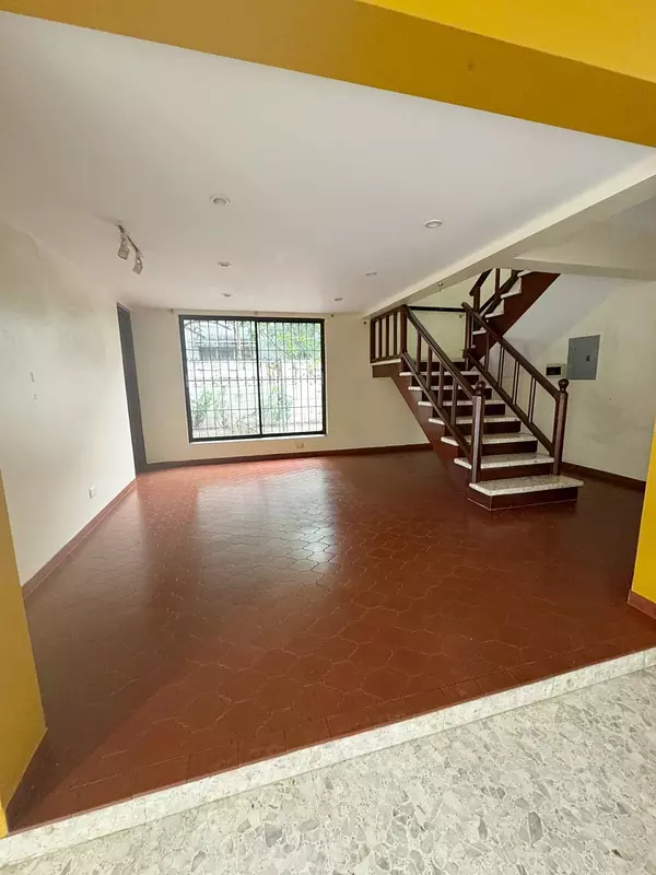 casas - Propiedad céntrica en Alquiler  6