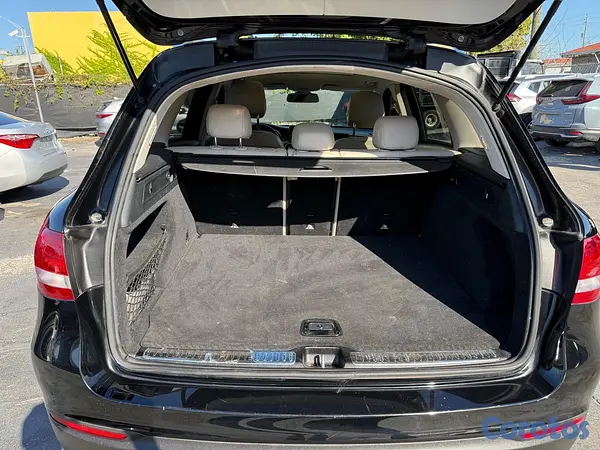 jeepetas y camionetas - Mercedes-Benz GLC 300 2019 Full Luxury Excelente Estado 6