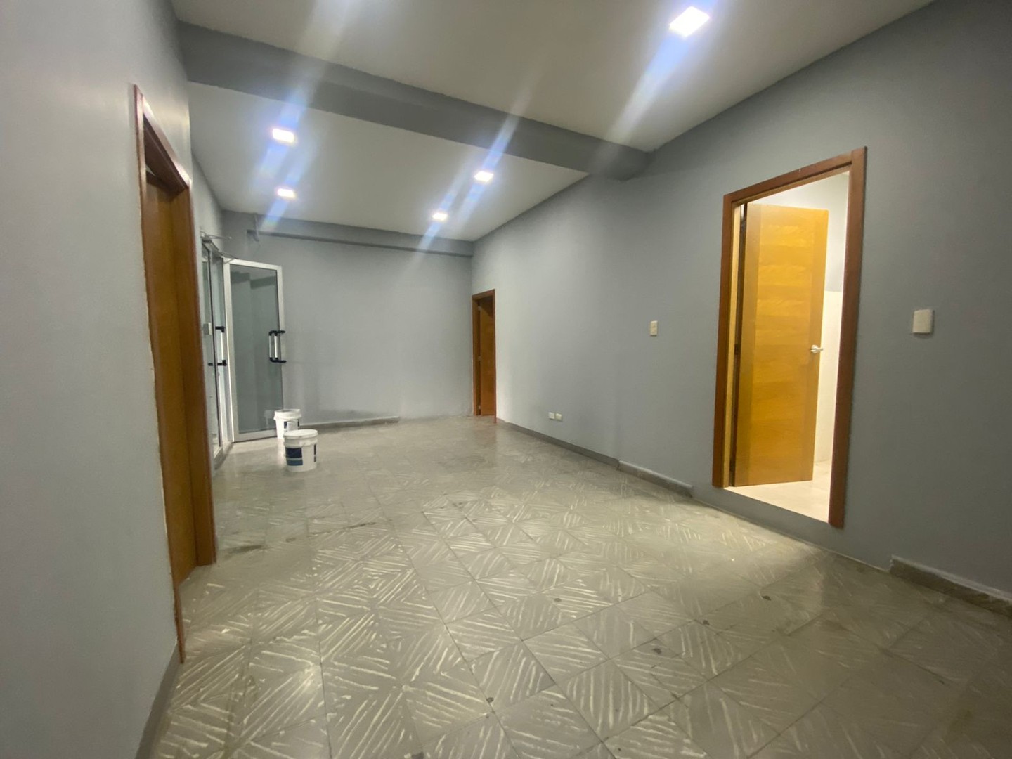 oficinas y locales comerciales - 🔵Alquilo Local 350 mts 3er piso en Gazcue  para oficina o negocio 
 7