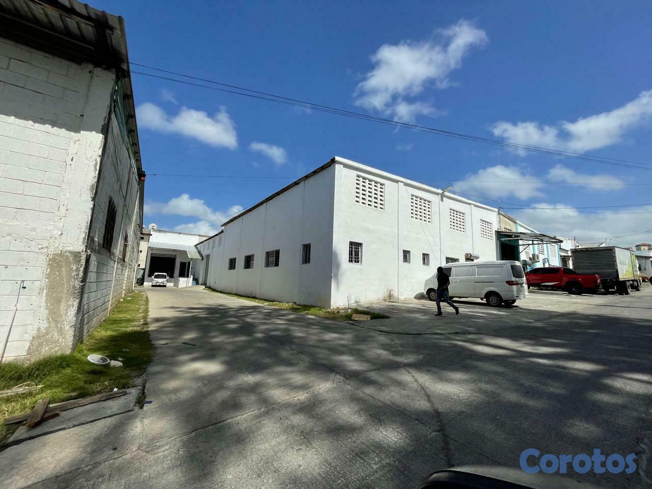 otros inmuebles - Nave Industrial en la Av. Independencia de 800 metros 8