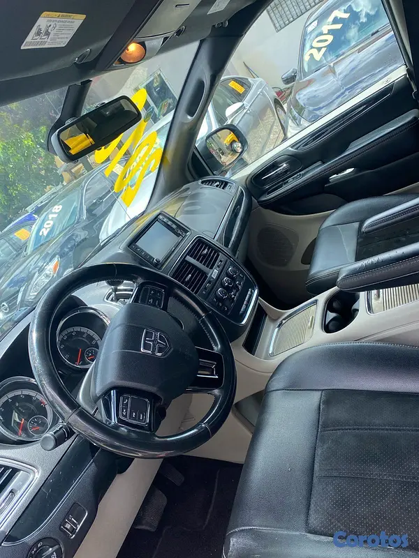 jeepetas y camionetas - DODGE GRAND CARAVAN SXT 2018 3