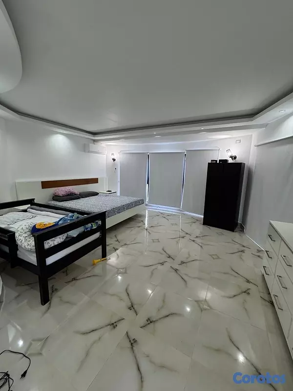casas - Venta de mansión con 455mts y piscina en vista hermosa Santo Domingo este 4