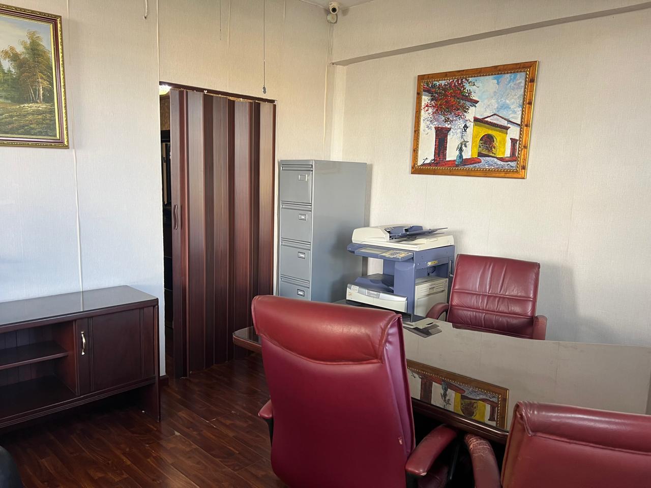 oficinas y locales comerciales - Rento Local Para Oficina En La Julia Sin Intermedi