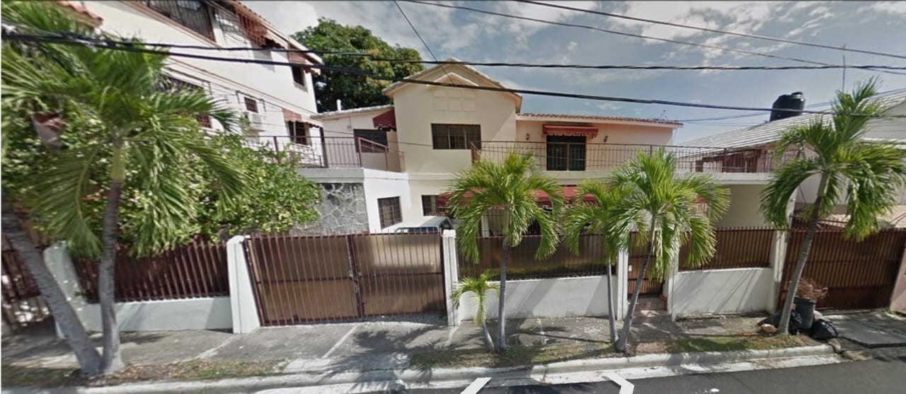 casas - En Venta Casa en Los Jardines del Sur
336.38 mts Solar
321 mts construcción  9