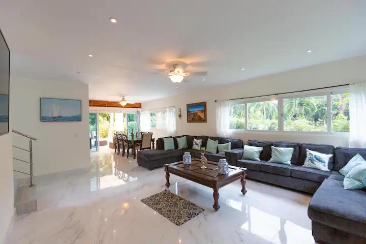 casas vacacionales y villas - Venta de Villa en samana las terrenas con piscina con 947mts zona turística  5