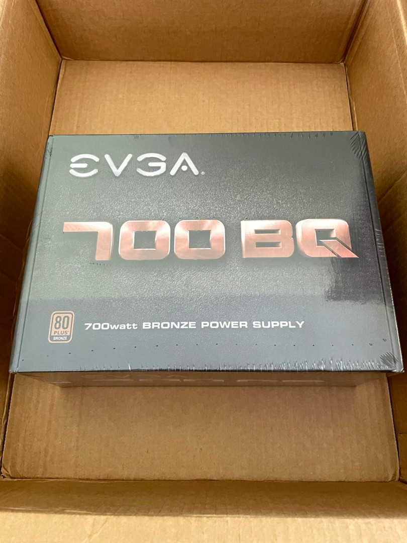 computadoras y laptops - Power Supply EVGA 700 BQ, 80+ Bronze 700W, Semi Modular