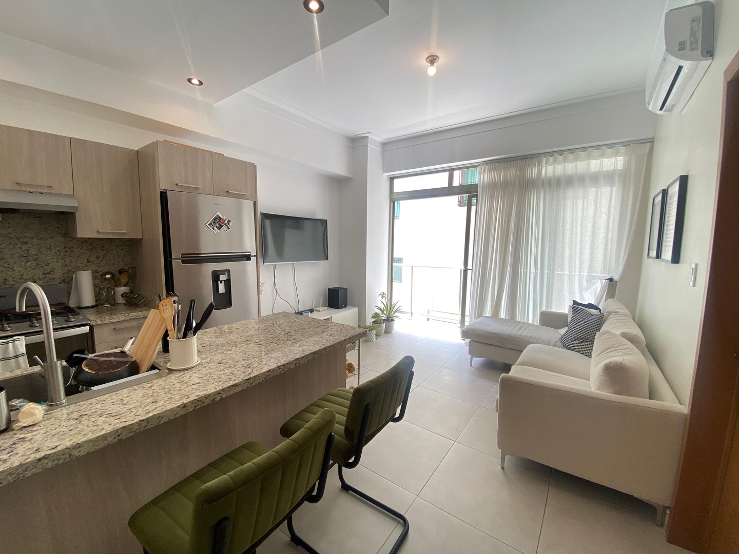 apartamentos - Apartamento con línea blanca en Naco  1