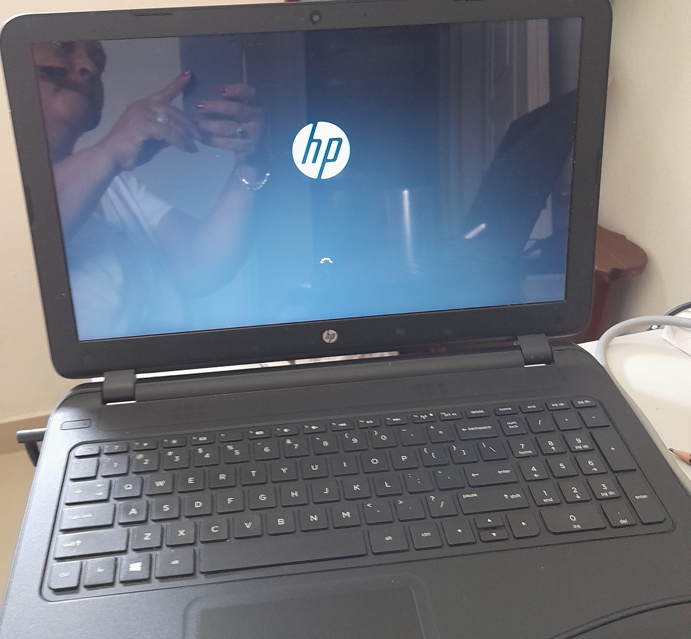 computadoras y laptops - VENDO LAPTOP HP NOTEBOOK 15 1