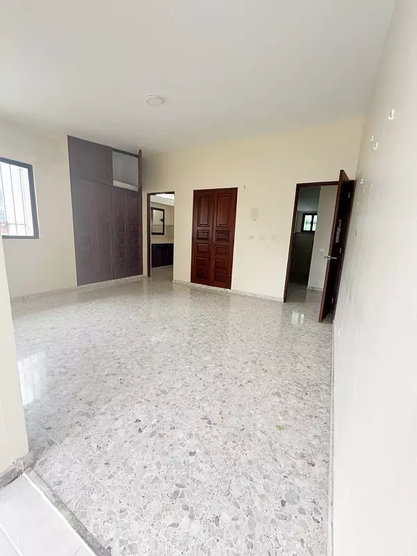 casas - Propiedad céntrica en Alquiler  3