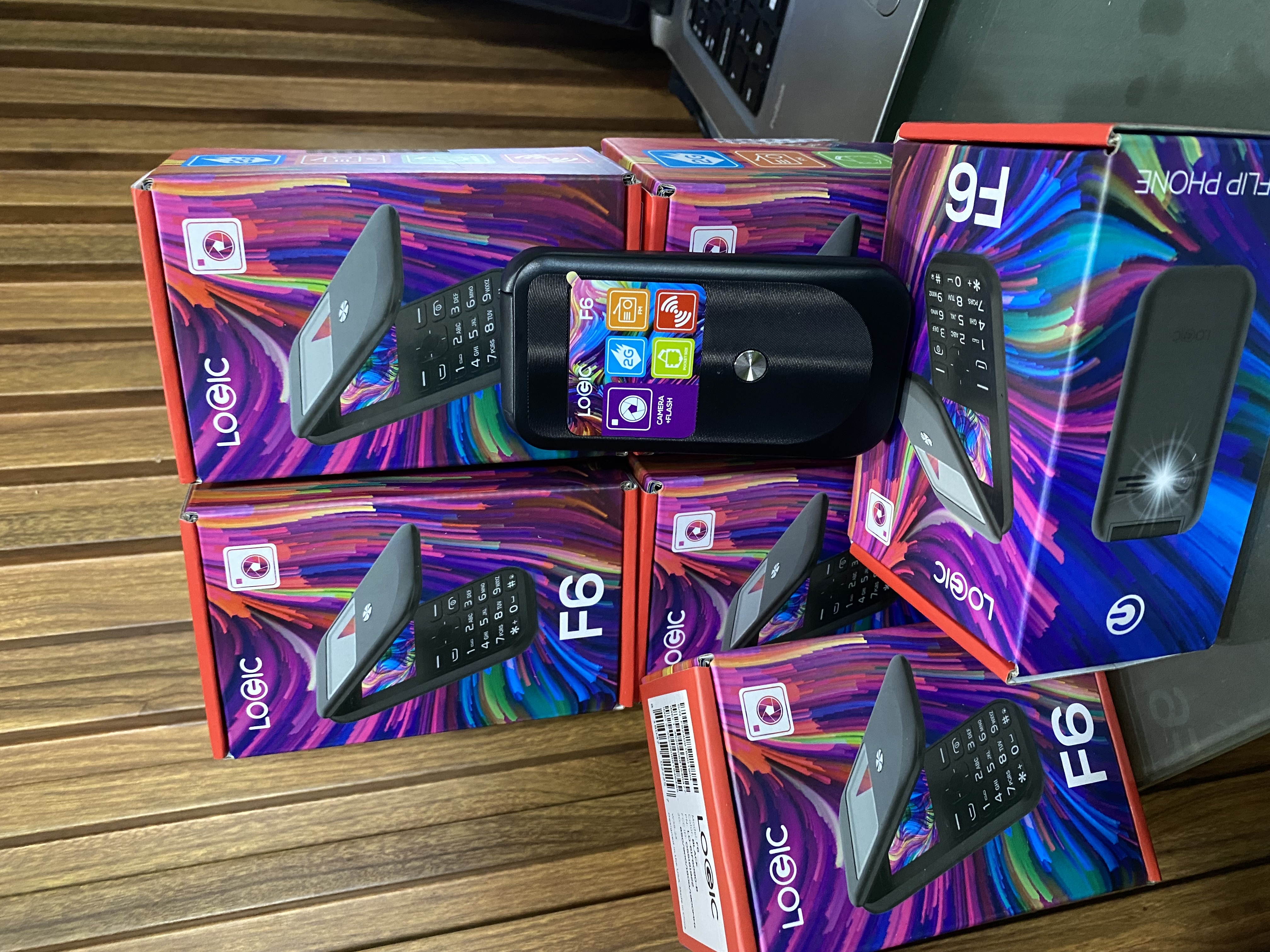 celulares y tabletas - Logic F6 