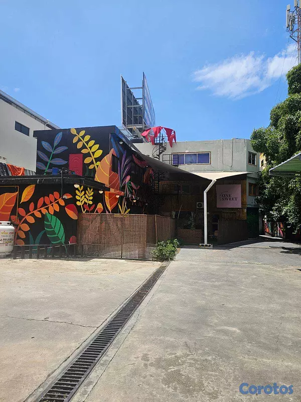 oficinas y locales comerciales - SE VENDE PLAZA COMERCIAL EN LA ROMULO BETANCOURT, 1300 Mts.2, 3 NIVELES, 9 Local 9