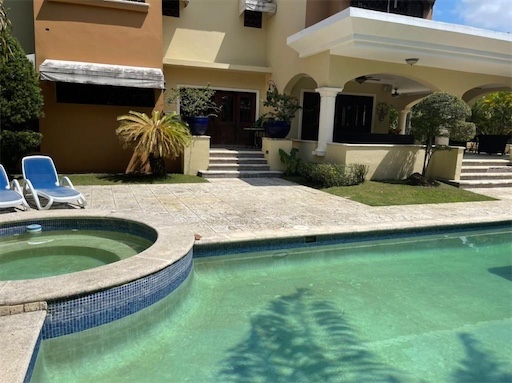casas - Venta de espectacular casa con piscina en Arroyo Hondo Distrito Nacional 1200mts 7