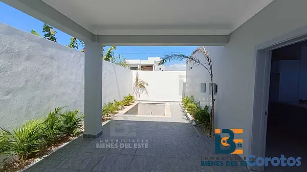 casas - Se Vende Nueva y Moderna Casa con Piscina ubicada  2