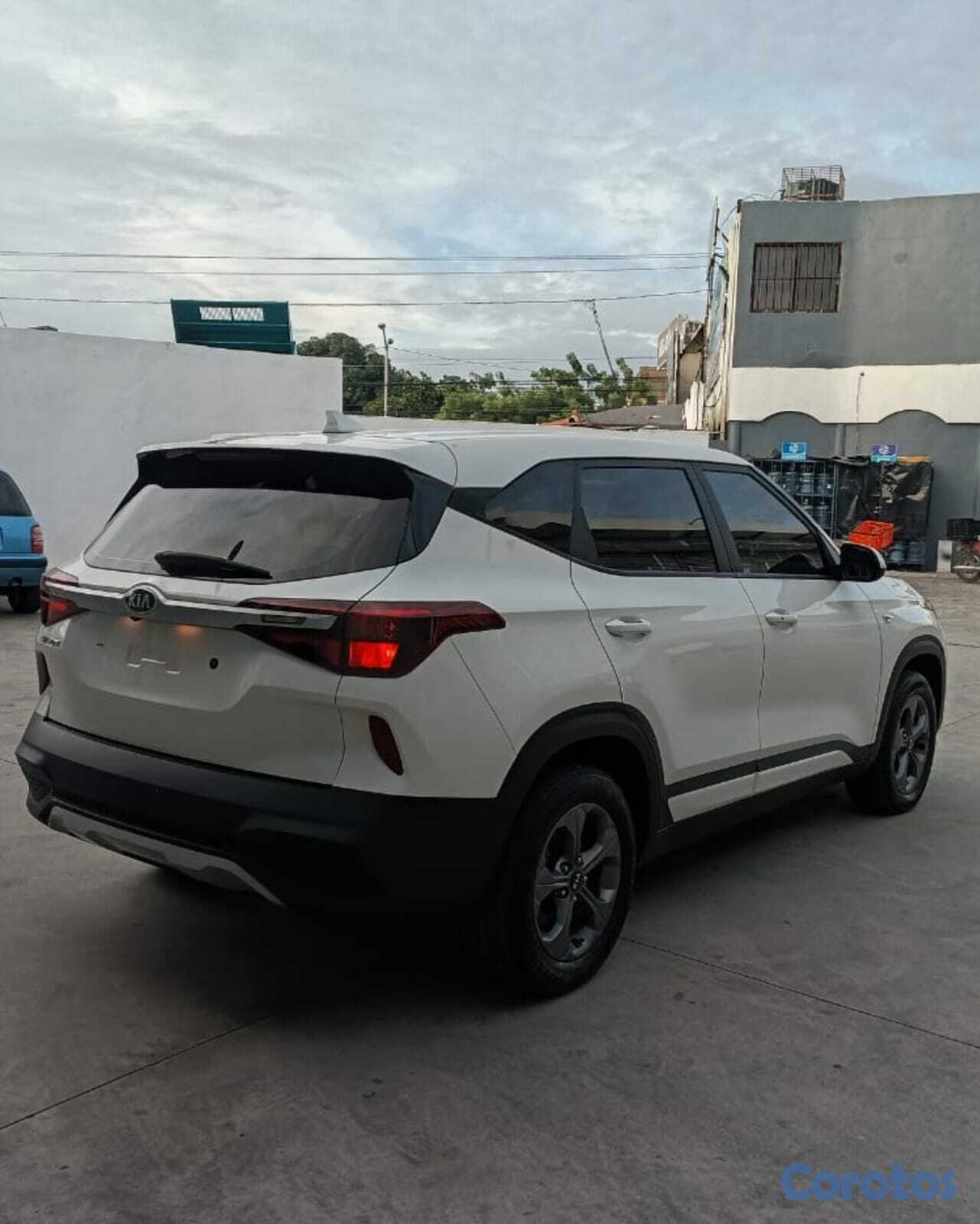 jeepetas y camionetas - KIA SELTOS 2022 BLANCO DIESEL 4