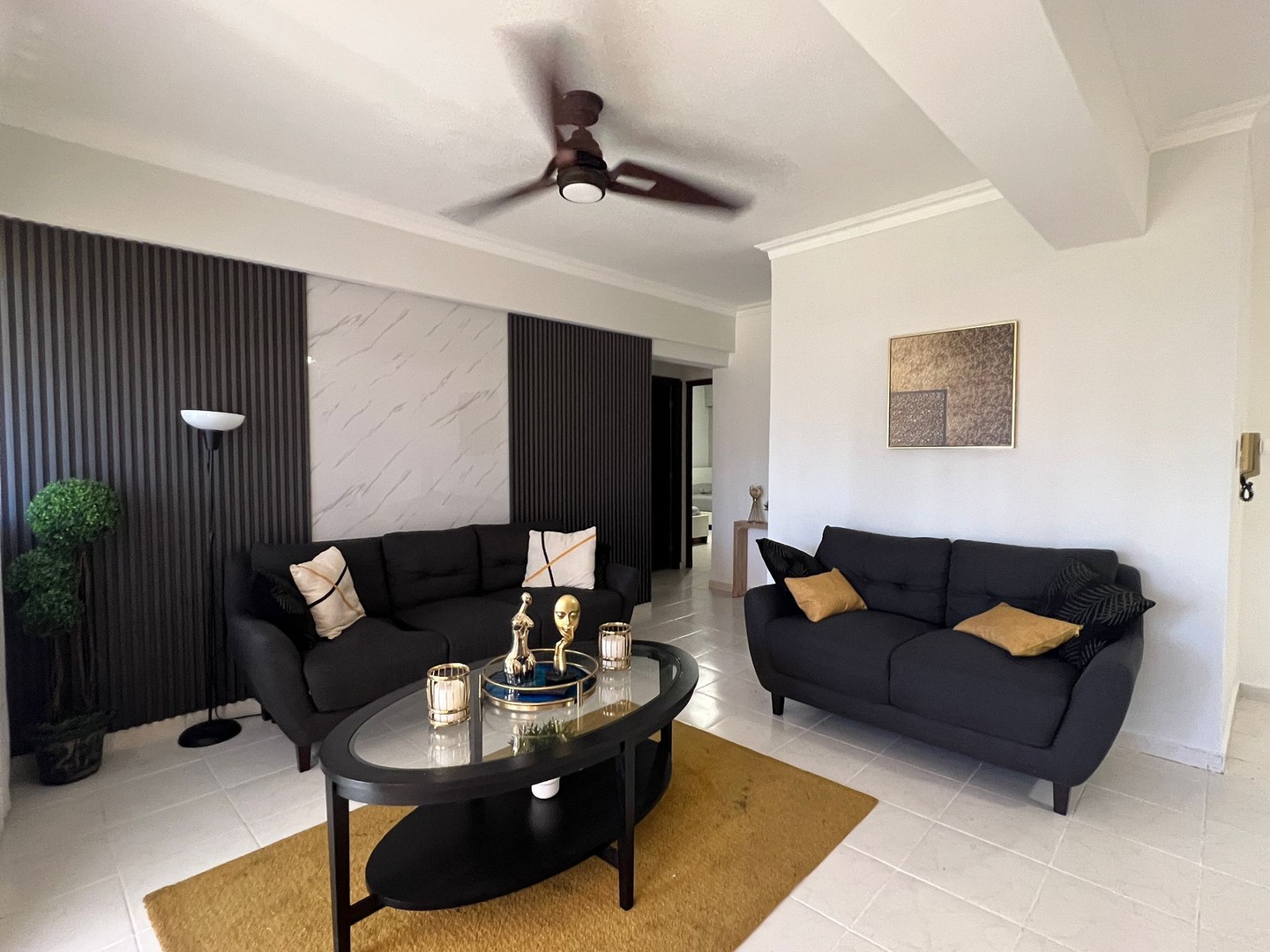 apartamentos - Apartamento en gazcue 2do nivel 125 mts 

2 habitaciones 
2,5 baños 
1 parqueo 
 7