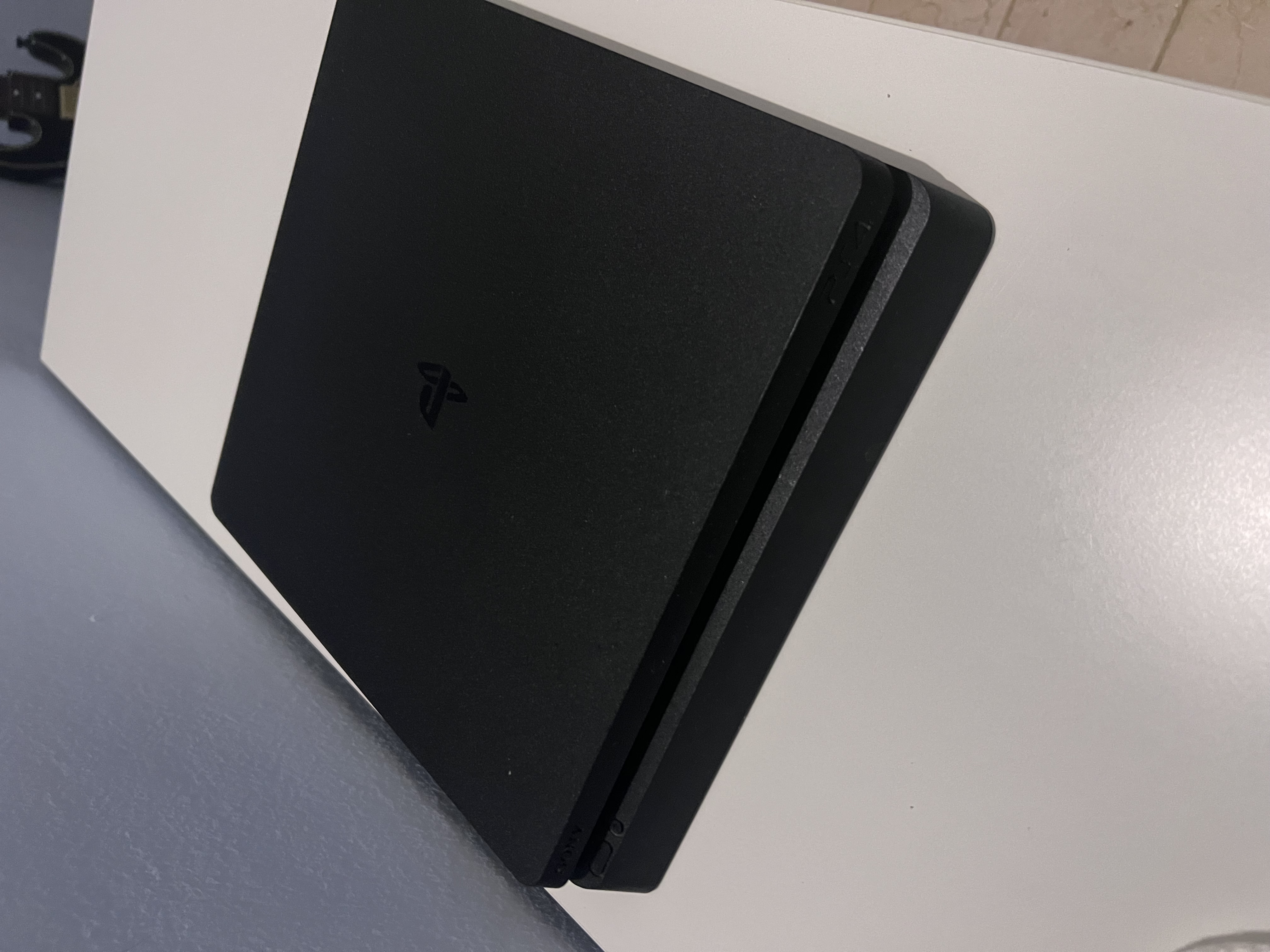 consolas y videojuegos - PS4 con 3 controles y cintas como nuevo 3