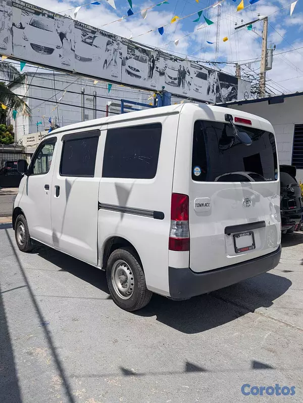 jeepetas y camionetas - TOYOTA TOWN ACE 2020 9