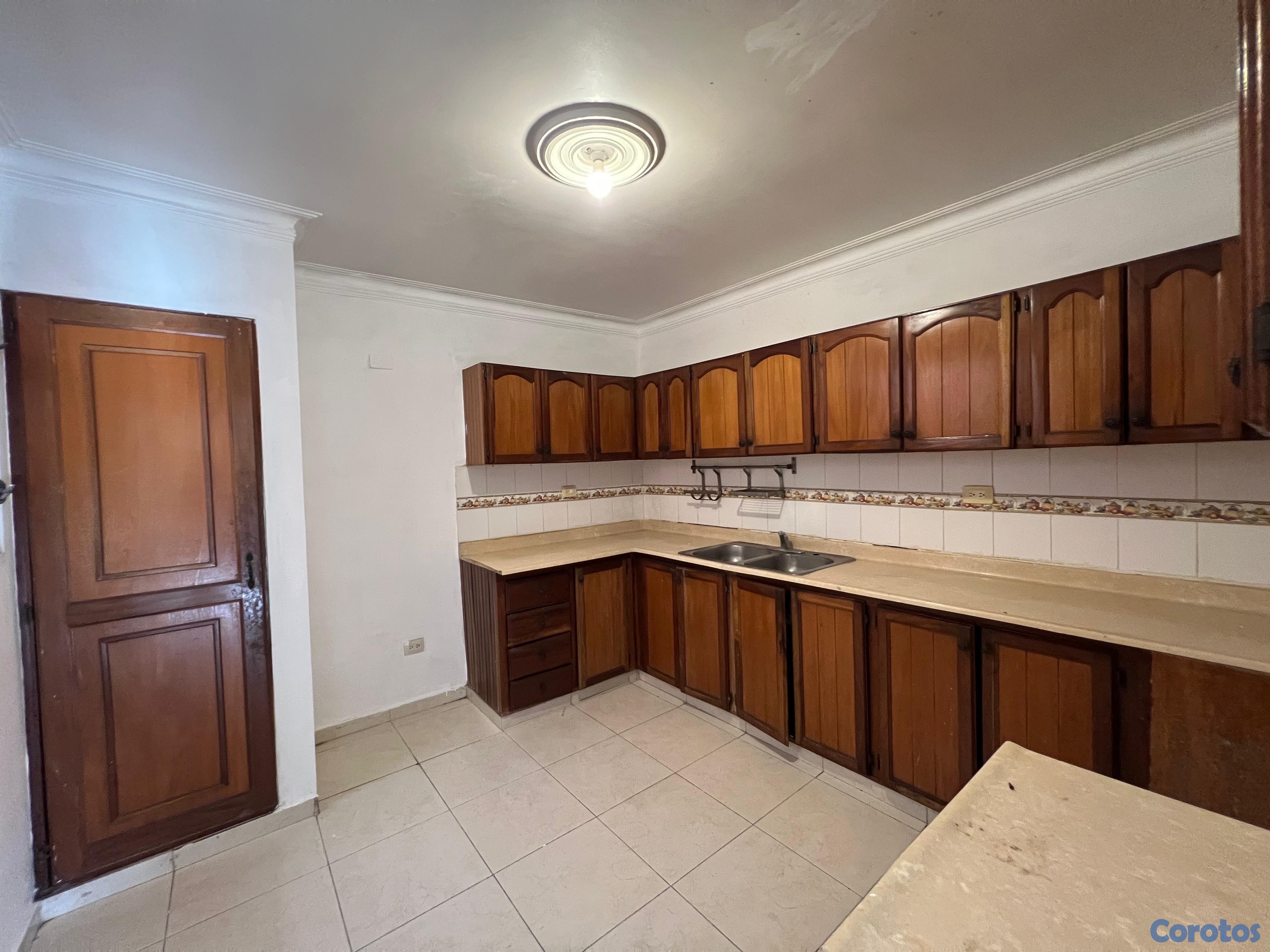 apartamentos - Apartamento en alquiler ubicado Evaristo Morales de 3 habitaciones  5