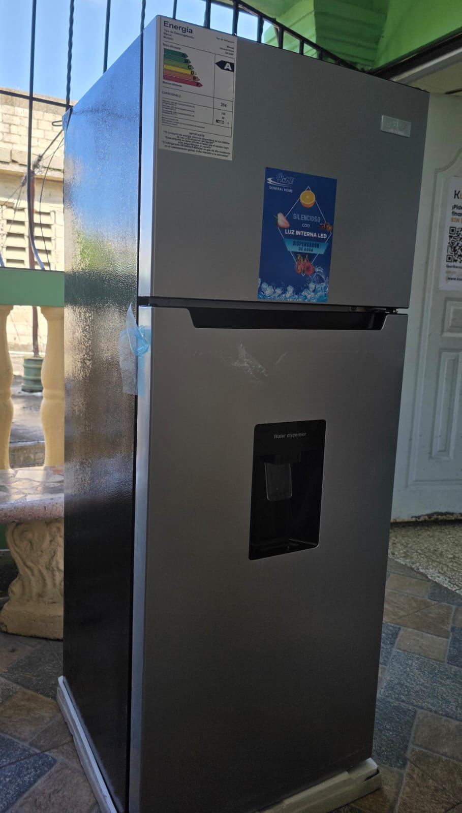 electrodomesticos - NEVERA GENERAL HOME 8 PIES CON DISPENSADOR DE AGUA