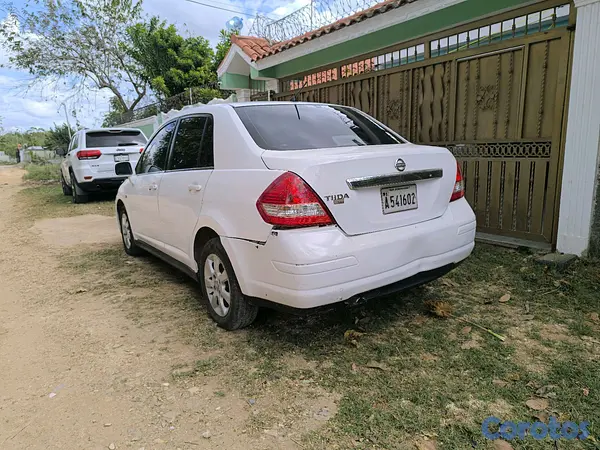 carros - Nissan Tiida 2010 4