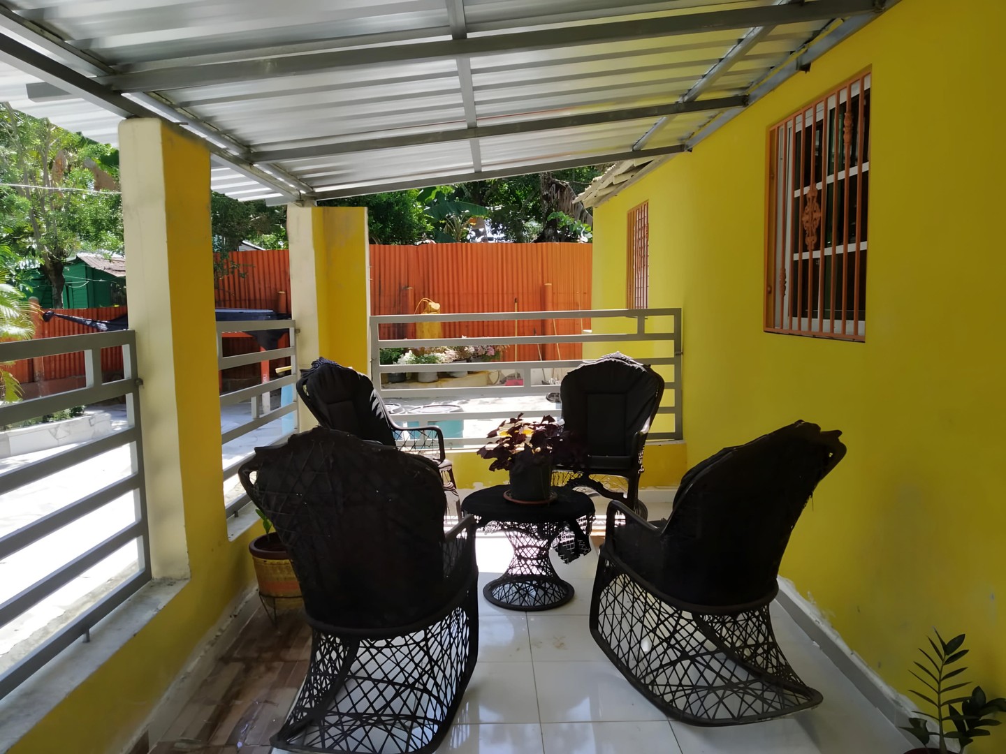 casas - Oportunidad Única: Casa de 2 Habitaciones con Marquesina y Patio en Cotui 9