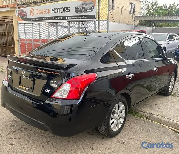carros - Nissan Versa 2017 3