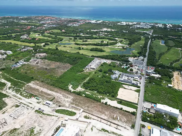 solares y terrenos - Solar de 20,000 metros en Prados de Punta Cana 4