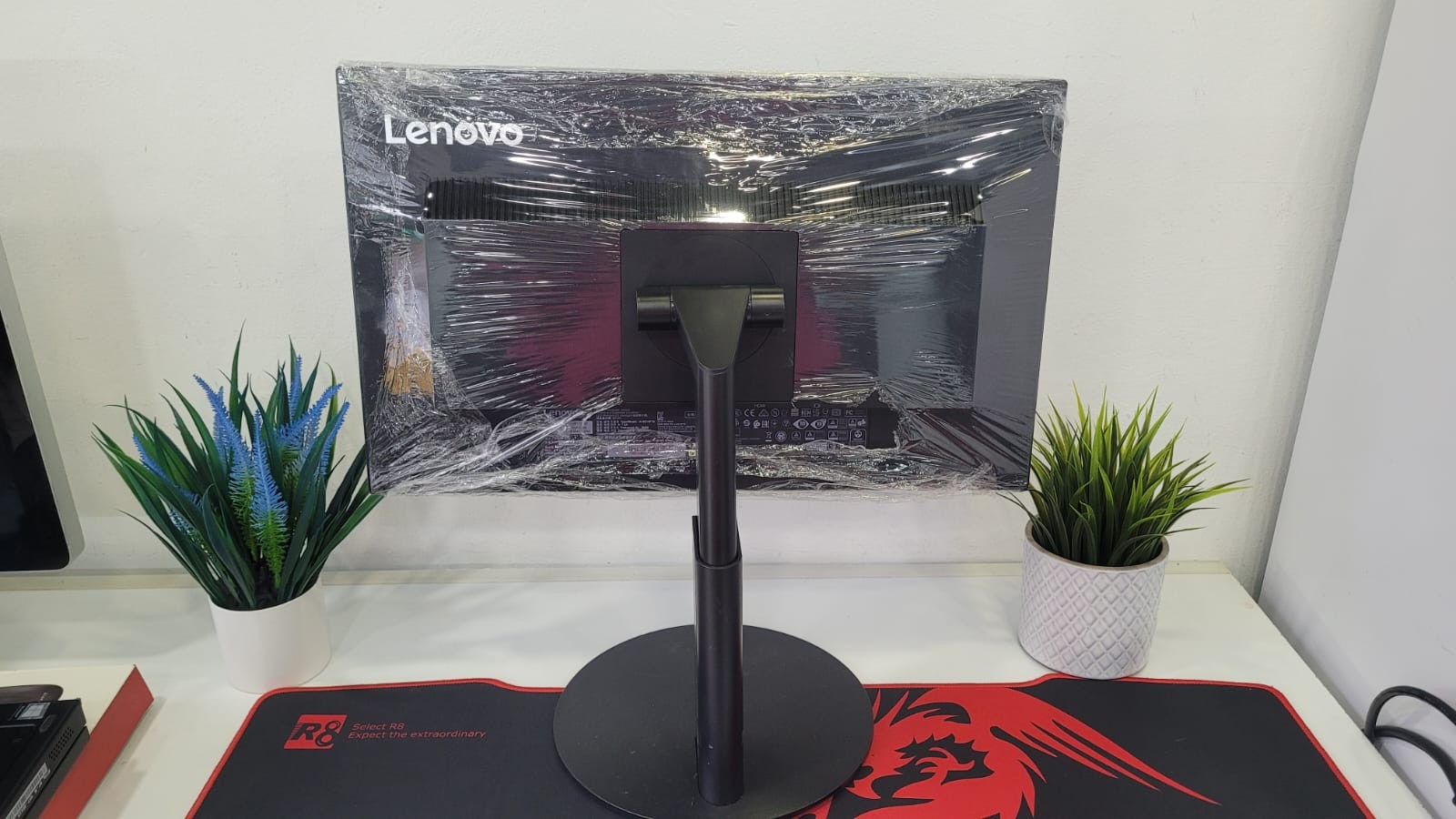 computadoras y laptops - Monitor Lenovo sin borde, 22 Plg , Hdmi , Vga , Display port 75 hz , IPS , 1080P 3