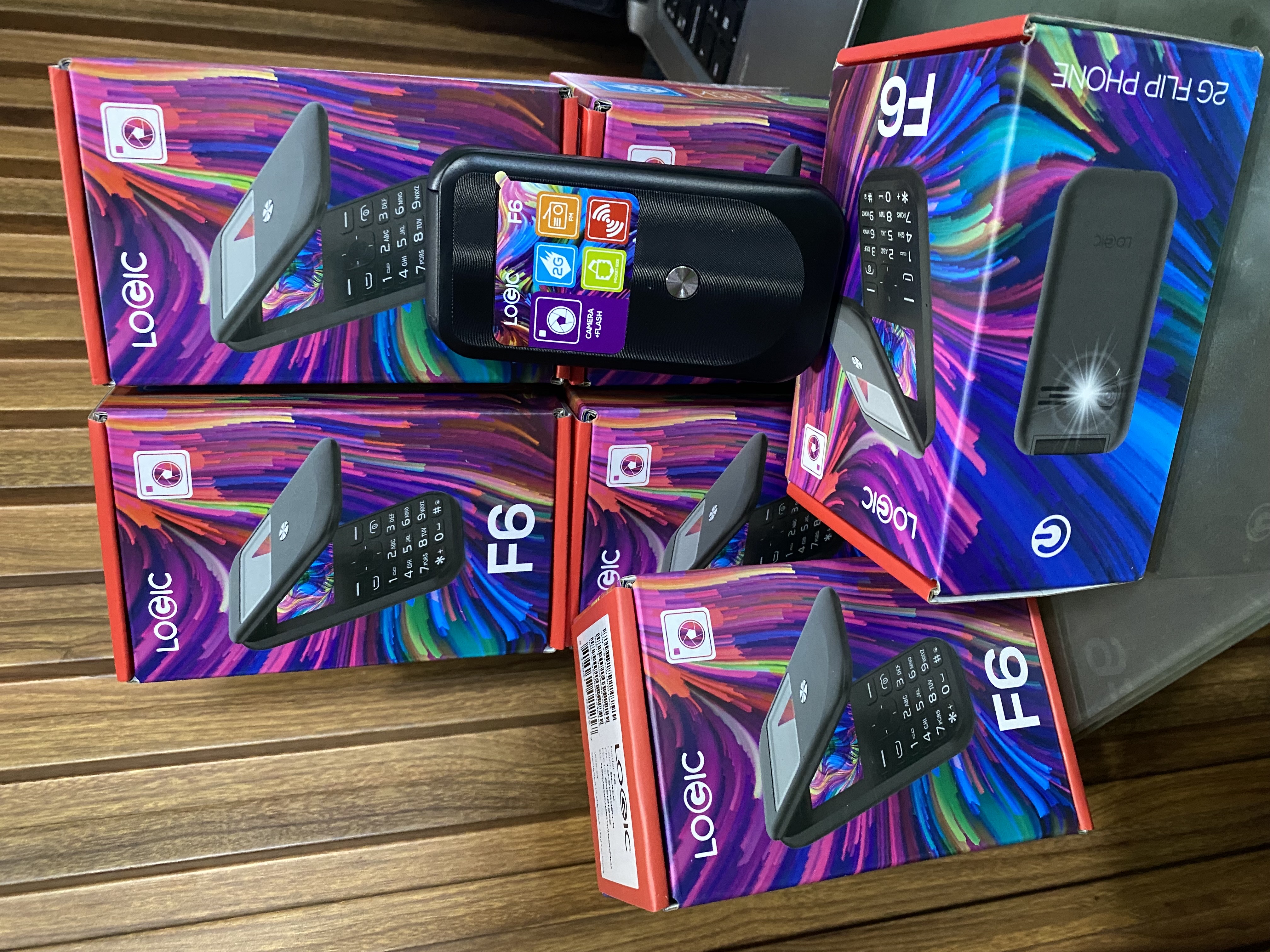 celulares y tabletas - Logic F6  2