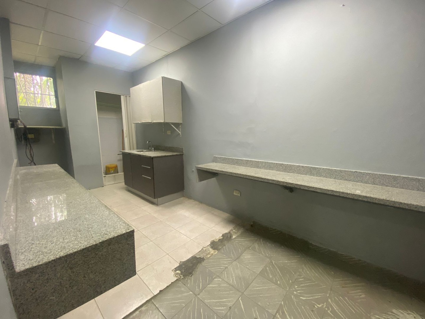oficinas y locales comerciales - 🔵Alquilo Local 350 mts 3er piso en Gazcue  para oficina o negocio 
 5