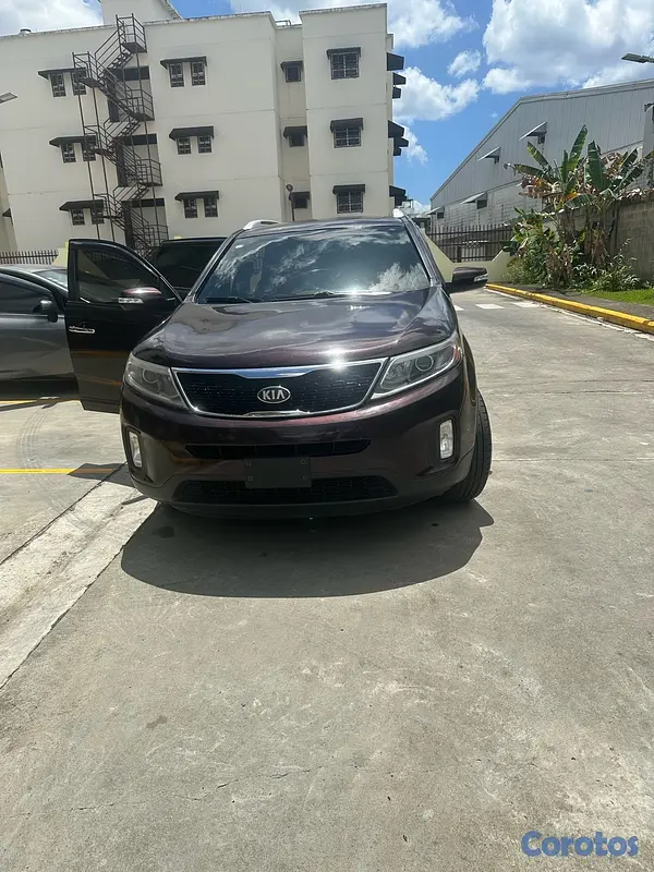 jeepetas y camionetas - vendo Vehículo Kia sorento  2