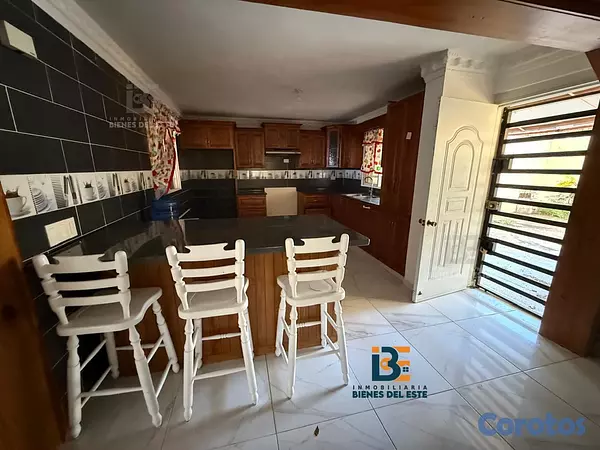 casas - DE VENTA casa de dos niveles con (4) habitaciones  3