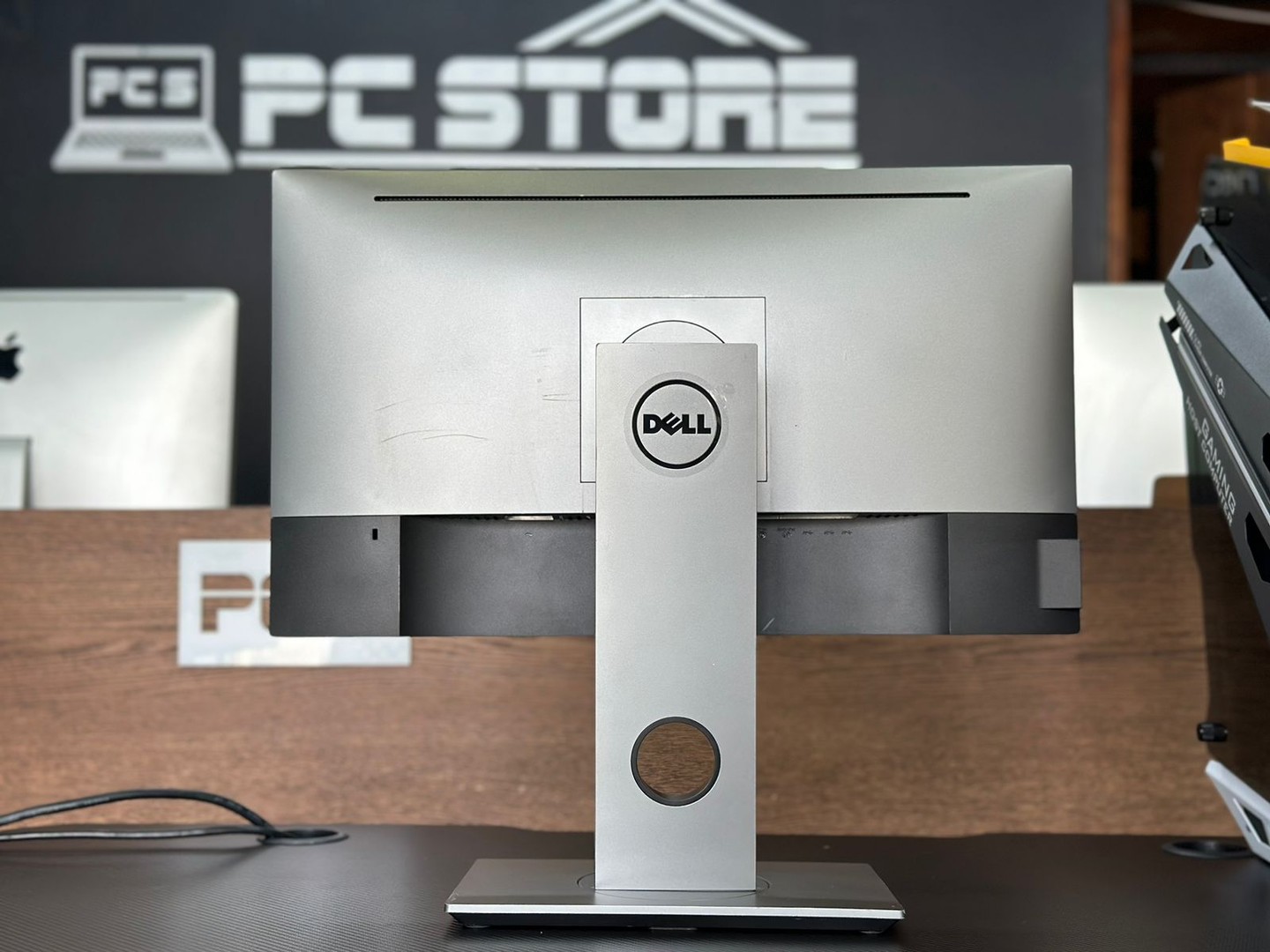 computadoras y laptops - Monitor DELL ultrasharp, 24 PLG LED , IPS, DP Y HDMI, 75HZ 2