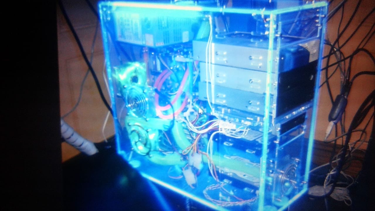 computadoras y laptops - Case Game PC trasparente con luces led azul.