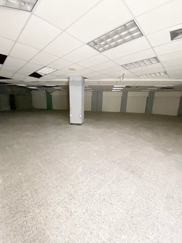 oficinas y locales comerciales - Propiedad comercial esquinera  3
