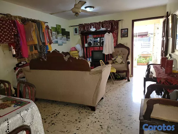 casas - VENDO CASA EN LOS TRINITARIOS, STO. DGO. ESTE: PAT 7