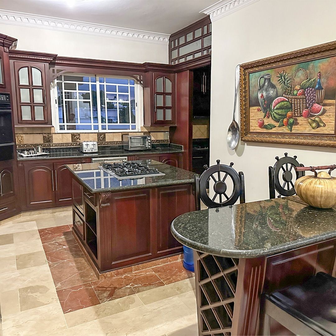 casas - Mansion de 3 Niveles ubicada en Cerro Alto  6