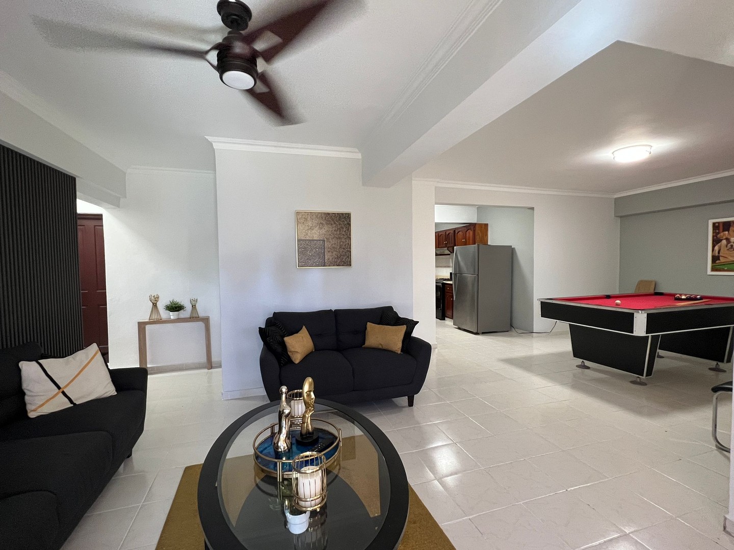 apartamentos - Apartamento en gazcue 2do nivel 125 mts 

2 habitaciones 
2,5 baños 
1 parqueo 
 8