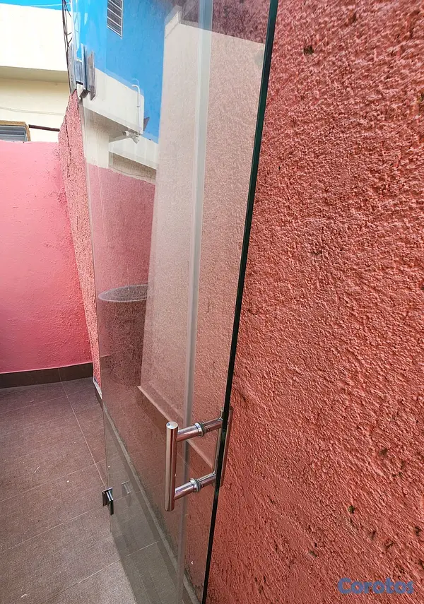 decoración y accesorios - mampara con su pierta  2
