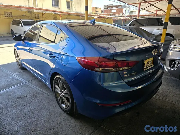 carros - hiunday elantra sle 2018 3