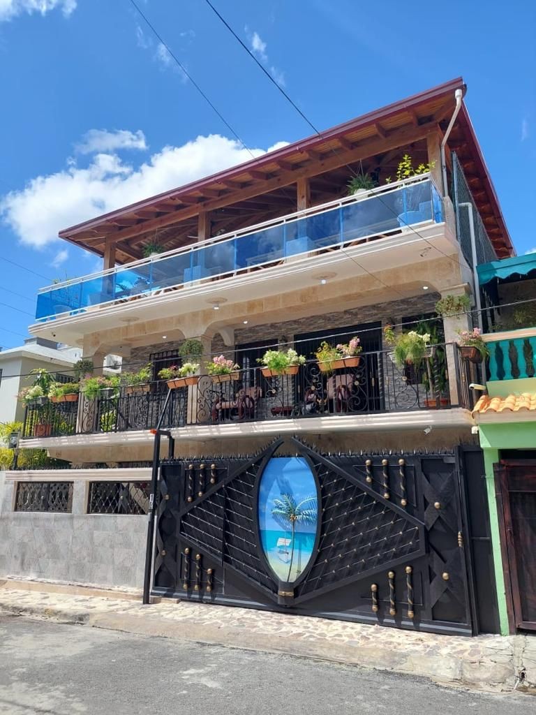 casas - ¡Invierte de manera segura en Santo Domingo este comprando esta casa de ensueño!