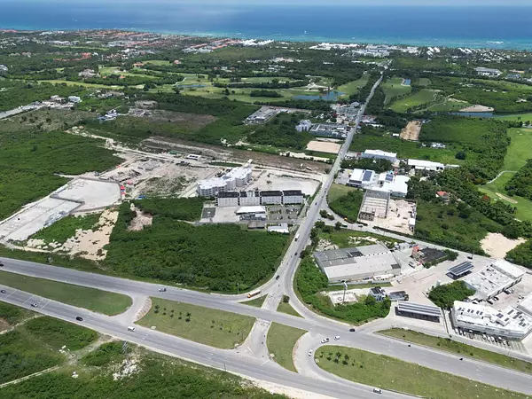 solares y terrenos - Solar de 20,000 metros en Prados de Punta Cana 5