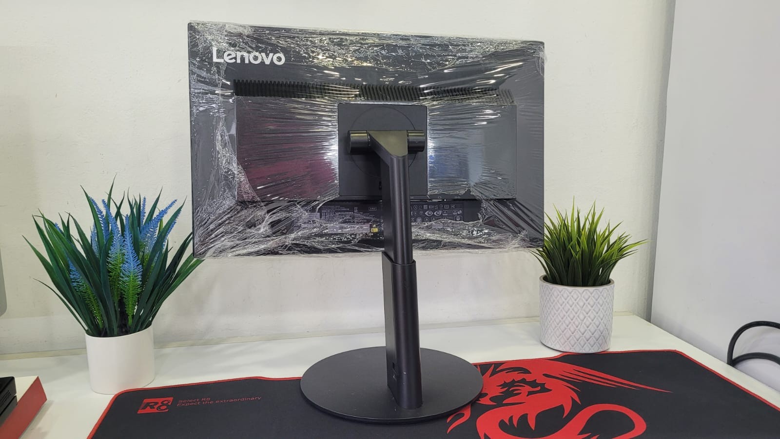 computadoras y laptops - Monitor Lenovo sin borde, 22 Plg , Hdmi , Vga , Display port 75 hz , IPS , 1080P 4