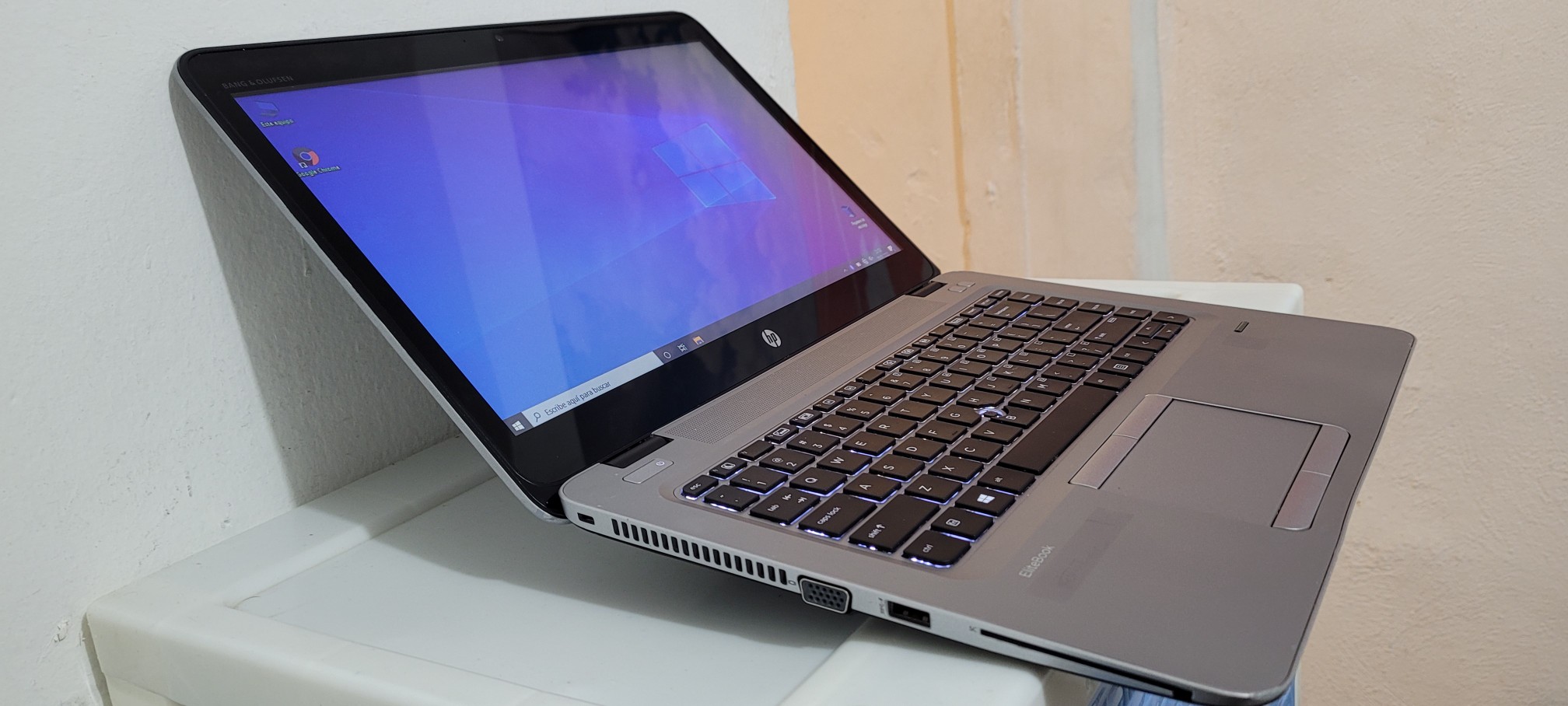 computadoras y laptops - Hp Touch Elitebook 14 Pulg Core i5 7ma Gen Ram 8gb DDR4 Disco SSD 128GB Y 320GB 1