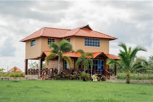 solares y terrenos - Venta de terrenos en proyecto vacacional con piscina y  lago Santo Domingo 4