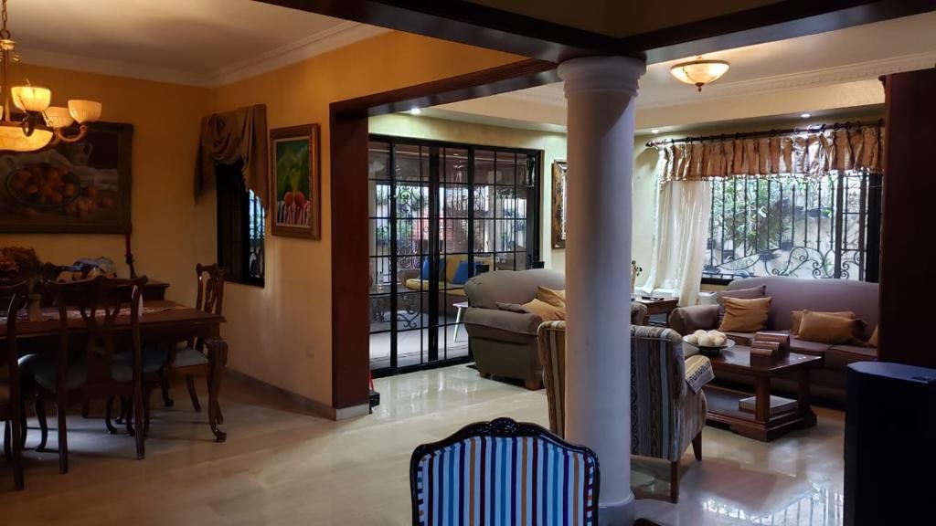 casas - Vendo casa en las Praderas 250 metros de Solar 
Construcción 250 más terraza 25  1