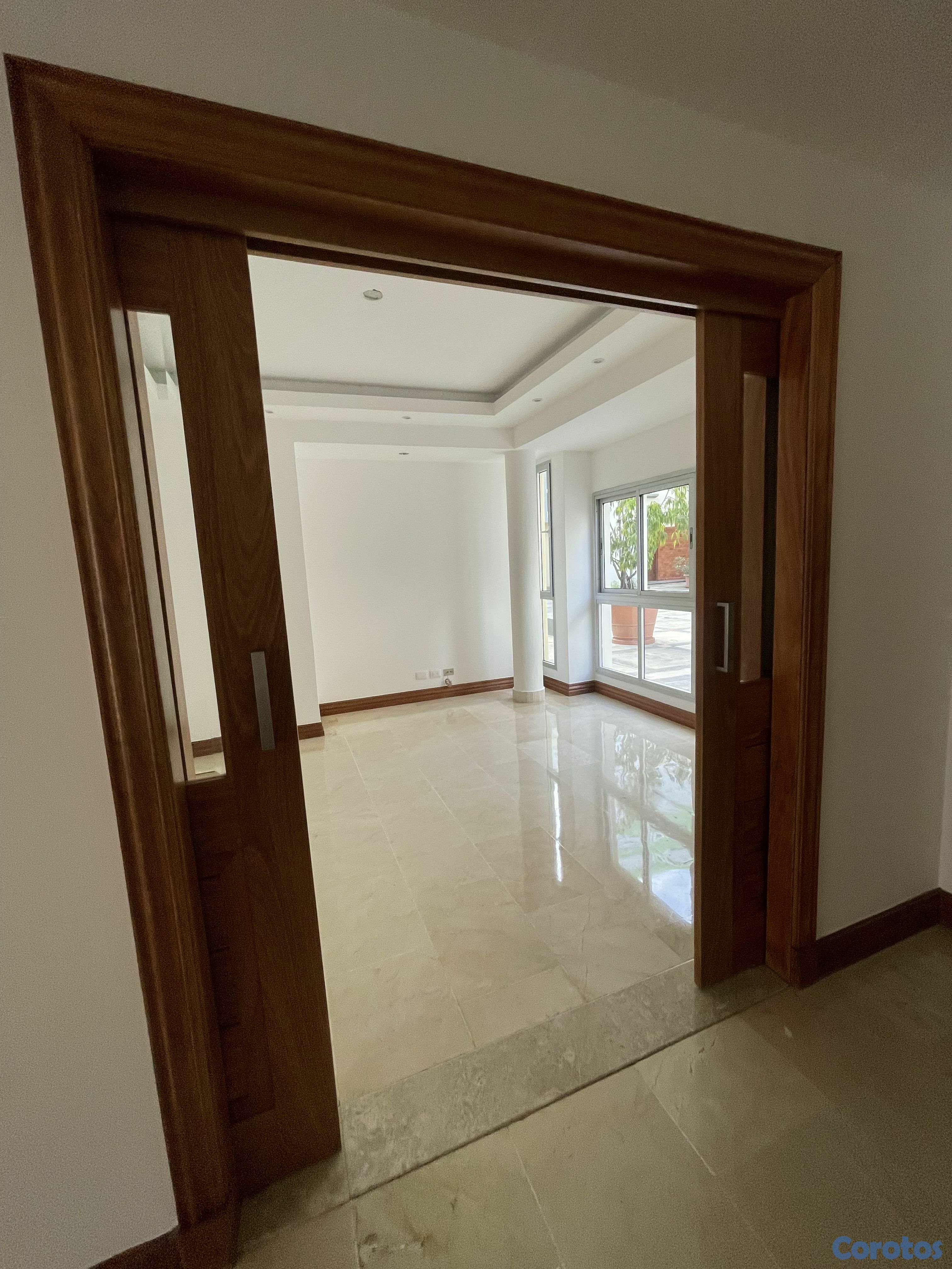 casas - Casa en alquiler en cacicazgos, santo domingo 5