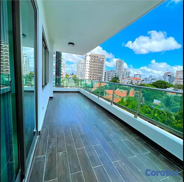 apartamentos - Apartamento a pasos de la Av. Anacaona con 300m2 10